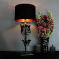 Miniatyrbild 3 av 5: Skelett bordslampa Klassisk heminredning Dekorativ lampa Gotisk skelett bordslampa desk lamp