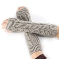 Pikkukuva 3 / 4: Sormittomat pitkät hihansuut talvihanskat naisille Light Grey