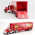 Pikkukuva 3 / 5: 7-osainen Cars 2 Lightning McQueen Racer -auto ja Mack-kuorma-auton setti - WELLNGS