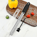 Miniatyrbild 2 av 5: Microplane Zester Rivjärn i Svart Färg för Citrus, Parmesan, Ingefära, Choklad och Muskotnöt med Fint Blad