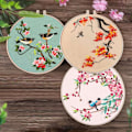 Miniatyrbild 3 av 5: Broderikit för nybörjare, vuxenkit innehåller 3 broderityger med fågelmönster