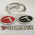 Pikkukuva 2 / 5: 1kpl Abs Daihatsu auton etumaskin takaluukun tunnusmerkki tarra D-base D-r Pico Materia Kopen Copen Esse Altis -malleille 1pcs red