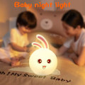Miniatyrbillede 5 af 5: Natlampe til børneværelset, sød natlampe silikone kaninlampe til små piger med 7 LED-lys der skifter farve.