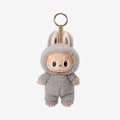 Miniatyrbilde 9 av 9: Pop Mart Labubu The Monsters – Spennende Macaron Plysj Nøkkelring Serie (1 Blind Box, 1.0) one Generatio RTX one Generation Qingti Fruit