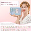 Miniatyrbillede 4 af 6: PU Læder Kosmetikpose Opbevaringspose 27 Bogstaver Makeuppose Stor Kapacitet Rejse Toilettaske Kvinder Piger Fødselsdagsgave Opbevaringspose Bleu-2