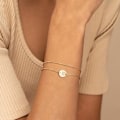 Miniatyrbillede 5 af 6: A-Z Guld Initial Armbånd til Kvinder Trendy - Fint 25K Guldbelagt Lagdelt Perle Initial Armbånd Personligt Disk Monogram Armbånd H