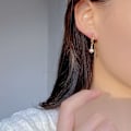 Miniatyrbilde 3 av 4: Kunstige perle C-øredobber, enkle, egnet for forskjellige anledninger, moteriktige øredobber.