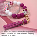 Miniatyrbillede 5 af 6: Silikonperle Armbånd Nøglering Håndledsrem Nøglering Bangle Kæder til Kvinder med Læder Kvast Flower Plum