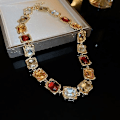 Miniatyrbillede 1 af 2: Retro luksuriøs diamantbesat firkantet choker halskæde high-end paladsstil temperament niche overdrevet kravebens halskæde
