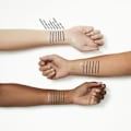 Miniatyrbillede 3 af 4: Maybelline New York - Vandtæt øjen tatoveringseffekt gel blyant - tatovering liner 901 intens trækul (mørkegrå) Träkol