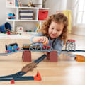 Pikkukuva 4 / 4: 3 in 1 box setti - MATTEL - Thomas ja hänen ystävänsä - TrackMaster - Thomas-veturi Annie- ja Clarabel-perävaunuilla