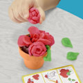 Miniatyrbillede 4 af 6: Play-Doh Min have af blomster, sæt med modelleringslugt inspireret af havearbejde og natur, kreative aktiviteter for børn, fra 3 år. Flerfärgad