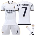 Miniatyrbilde 1 av 2: 23-24 Real Madrid Home Fotballtrøye for barn nr. 7 Cristiano Ronaldo g 18