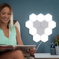 Pikkukuva 4 / 5: Kolme modulaarista ja kosketusnäppäimillä varustettua LED-valoa