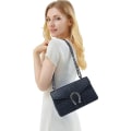 Miniatyrbild 3 av 5: Crossbody axelväska för kvinnor - Ormmönstrat läder