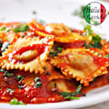 Pikkukuva 5 / 5: Raviolileikkurit, puiset raviolileikkurit kahvalla ja reunalla Ravioli W