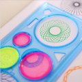 Miniatyrbild 3 av 4: Blå spiralformad geometrisk linjal för studenter