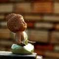 Pikkukuva 4 / 5: 1 kpl (TYYLIA) Keraaminen pieni söpö vauva Buddha patsas munkki figuriini C