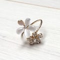 Miniatyrbillede 3 af 4: 1 stk Elegant Double Daisy Flower Ring Rhinestone Justerbar Open Ring smykker