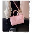 Miniatyrbild 3 av 5: Pu Läder Axelväskor För Kvinnor 2023 Dam Woven Strap Crossbody Bag Kvinnliga Handväskor Design Cross Body Bag (rosa)