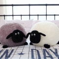 Pikkukuva 3 / 3: Sean the Sheep Pehmolelupallotyyny White 25cm