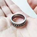 Miniatyrbild 2 av 4: Rostfritt stål Öl Flasköppnare Roterbar Kedja Finger Ring Smycken Bar Tool Black US 8