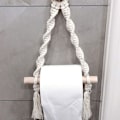 Miniatyrbild 3 av 5: Toalettpappershållare, vävd Macrame Toalettrullehållare för toalett badrum, handgjorda badrumshängande portar (krokfria)