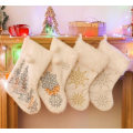 Miniatyrbild 2 av 3: Christmas Tree Snowflake Plyschsockor (Christmas Tree Socks)