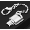 Pikkukuva 2 / 4: USB3.1 OTG -sovittimeen liitetty matkapuhelintabletti Android Type-C -kortinlukija (hopea ketjulla)