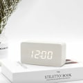 Miniatyrbillede 1 af 2: Digitalt vækkeur Træ Justerbar lysstyrke Stemmestyring LED-ur Rektangel Display Tid Temperatur Indretning i hjemmet