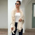 Miniatyrbillede 3 af 3: Dame plus size kvaststrikket pelskrave sjalponcho wine red