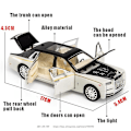 Pikkukuva 3 / 5: 1/32 Alloy Diecast Rolls-Royce Phantom malli Leluautosimulaatio painevalut ja leluajoneuvot Sound Light Collection Lelut pojille lahja