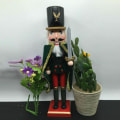Miniatyrbillede 1 af 5: 38 cm træ nøddeknækker soldat håndværk valnød marionet legetøj juledekoration gave (grøn)
