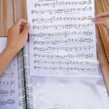 Pikkukuva 2 / 4: Nuottikansio A4-paperille, nuottiteline 30 lokerolla, muovikansio konsertteihin ja kuoroille