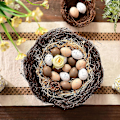 Miniatyrbild 4 av 5: Valery Madelyn 18-pack Påskägg Dekoration Trädprydnader Set, 4CM Osplitterliga Hängande Påskägg för Träd, Färgglada Påskkorg Fyllmedel Ägg Bulk Woodland
