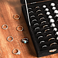 Miniatyrbillede 5 af 5: Ringe Organiserbakke 100 Slots Ringeholder Med Klar Låg Fløjls Ringe Opbevaringsboks Ringebakke Til Smykkebutik Ringe Display Case Til Smykke Show Ring B