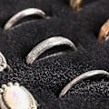 Miniatyrbillede 4 af 5: Ringe Organiserbakke 100 Slots Ringeholder Med Klar Låg Fløjls Ringe Opbevaringsboks Ringebakke Til Smykkebutik Ringe Display Case Til Smykke Show Ring B
