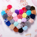 Miniatyrbild 4 av 5: 24 Set 8cm Pompom Nyckelringstillverkningssats Bilnyckelring Nyckelband Fluffig Pompom med Hoppring för Kvinnor Flickor Väska Tillbehör
