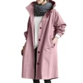 Miniatyrbilde 1 av 4: Vindjakke for kvinner, avslappet, løs, med knapper, lommer, hette, vindtett og vanntett for utendørs turer A Pink 2XL