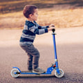 Miniatyrbillede 5 af 6: COSTWAY Sammenklappelig børnescooter 2 blinkende LED-hjul Justerbar Højde Max belastning 70 kg Børn fra 4 til 13 år Scooter Blå