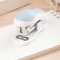 Miniatyrbillede 1 af 2: Mini Hæftemaskine Lyseblå Farve, Gave Til Studerende Eller Kontorbrug