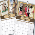 Miniatyrbillede 4 af 5: 2-pak, 2025 kalender, underlig middelalderlig pik vægkalender