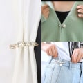 Miniatyrbillede 5 af 5: Tøj Brocher Perle Lapel Pin Sweater Kjole Broche Bukser Pi D