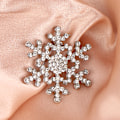 Miniatyrbild 3 av 5: Rhinestone inläggningar snöflinga formad brosch legering brosch smycken sliver