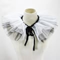 Miniatyrbillede 4 af 5: Dame Renaissance Tyl Flæse Falsk Krave Lagdelt Sort Hvid Mesh Klovn Choker Snøre Viktoriansk Halskrave Sjal Cosplay Rekvisitter【HY】