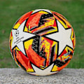 Miniatyrbillede 1 af 5: UEFA Champions League Flame Red (til kamptræning) voksen fodboldkamp nr. 5 bold