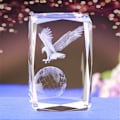 Miniatyrbillede 5 af 5: Krystalglas Bald Eagle Statuer, 3D Laser Etched Crystal Eagle Dekor Kunst, Dyre Krystalglas Terning Gravering Ornament Eagle Gaver med Gave(4x4x6cm)