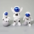 Miniatyrbillede 2 af 5: 3 stk. Astronaut Figurine Kage Topper Ydre Rum Kage Dekoration Astronaut Model Display Miniature Som