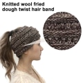 Miniatyrbillede 3 af 4: Blød Stræk Kabelstrikket Messy Bun Ponytail Beanie Vinterhue Til Kvinder