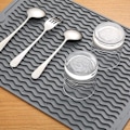 Miniatyrbillede 8 af 8: Silikone opvaskemåtte, afdrypningsmåtte til køkkenbord, varmebestandig måtte, nem at rengøre afdrypningsmåtte, skridsikker opvaskeunderlag Grey